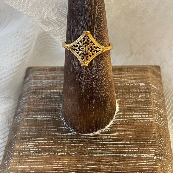 🌿 Vintage-Inspired Filigree Gold Ring 🌿 - Picture 3 of 3